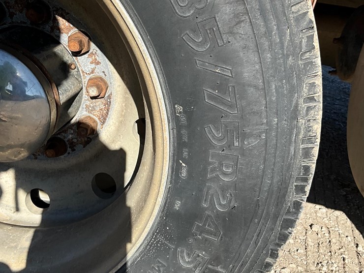 1976-peterbilt-359-image-16