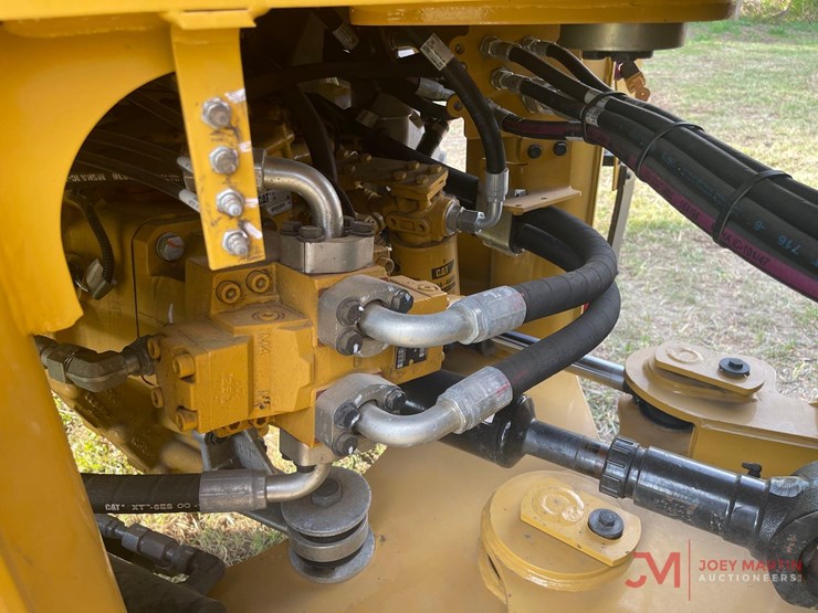 2026-caterpillar-926-image-17