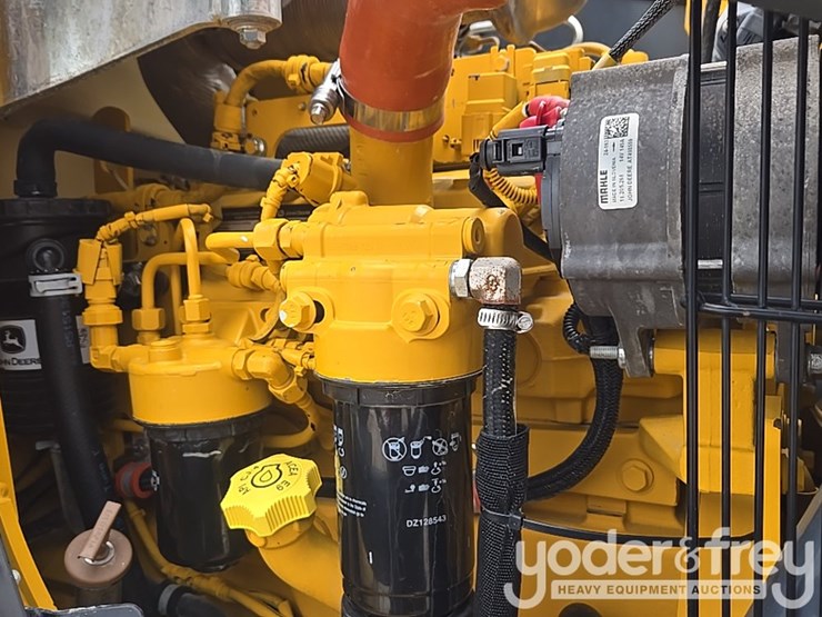 2021-deere-410l-image-47