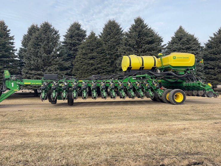 2024-john-deere-db66-image-6