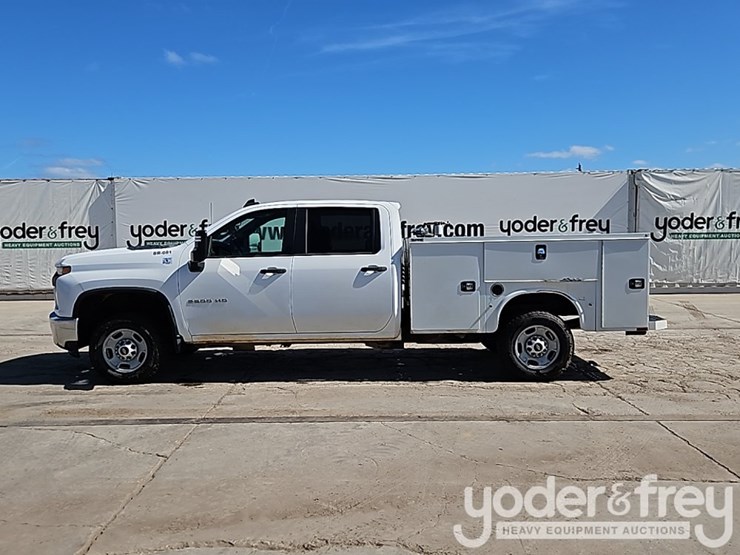 2022-chevrolet-2500hd-image-3