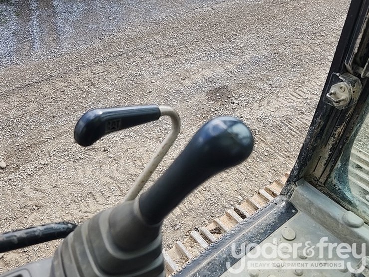 2005-caterpillar-330-image-49