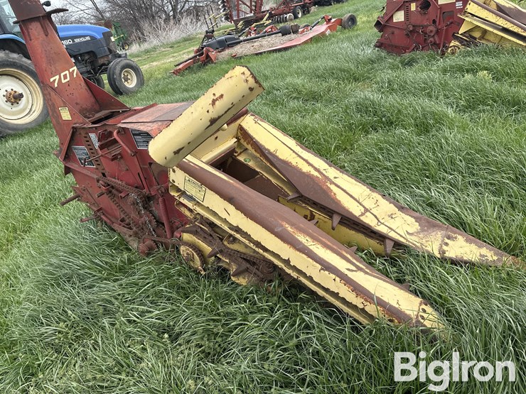 new-holland-707-image-3