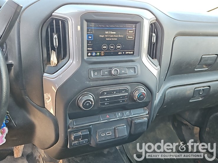 2022-chevrolet-2500hd-image-30