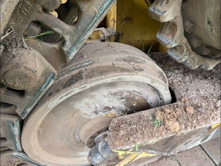 2012-caterpillar-d6t-image-10