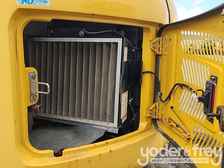 2016-kobelco-sk85cs-3e-image-30