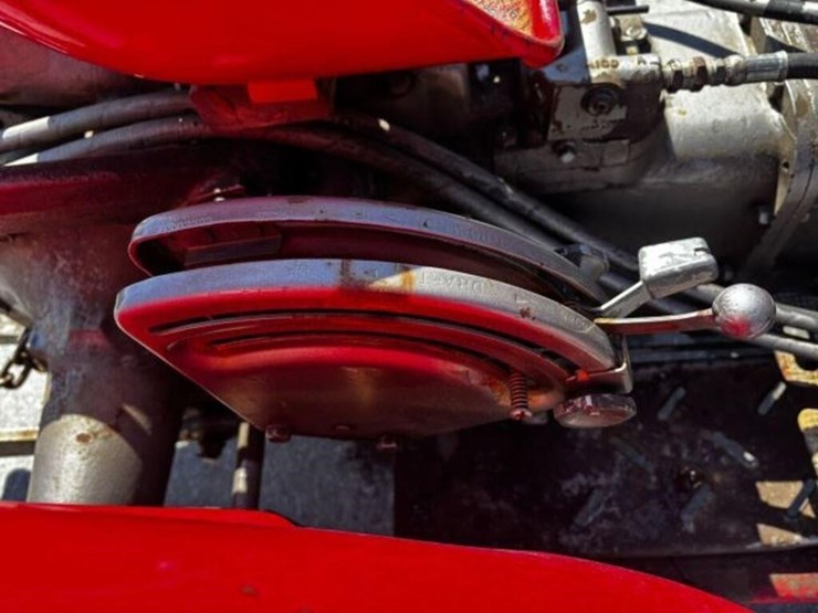 massey-ferguson-135-image-24