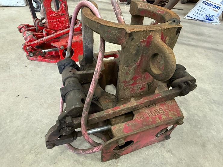 (1)-oil-country-125-ton-tubing-spider-(incomplete)-&-(1)-cavins-model-b-55-ton-dressed-tubing-spider-image-5