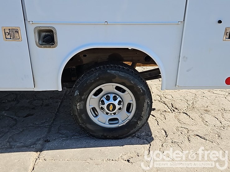 2022-chevrolet-2500hd-image-12