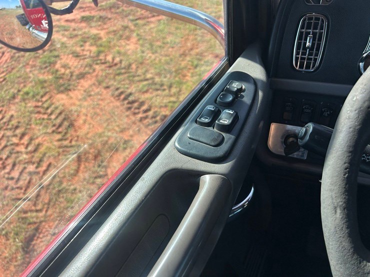 2012-peterbilt-386-image-31