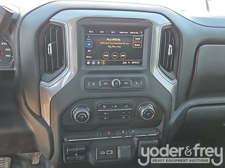 2022-chevrolet-2500hd-image-29