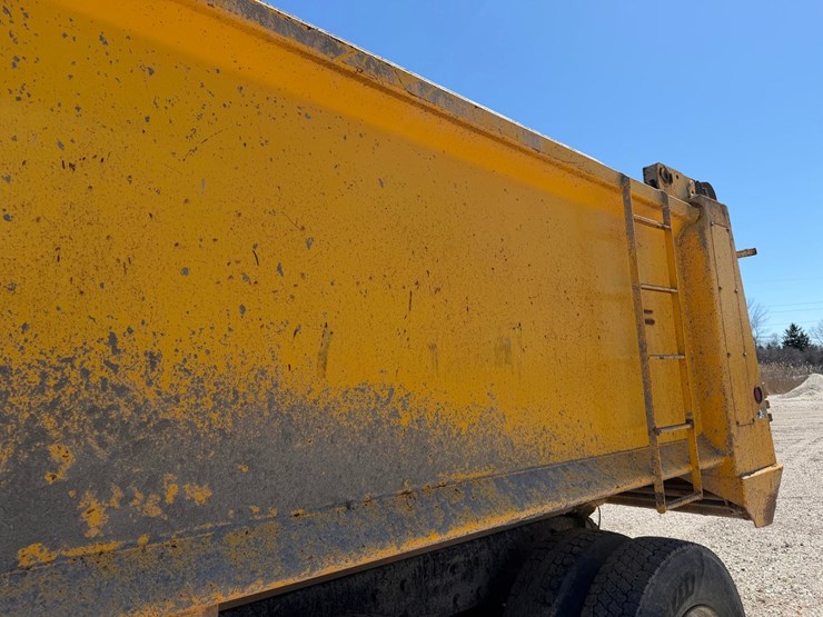 1995-mack-cl713-image-16