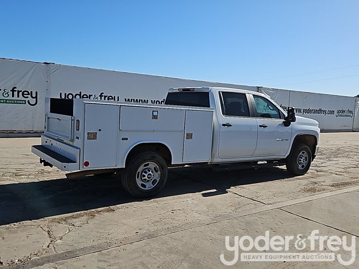 2022-chevrolet-2500hd-image-5