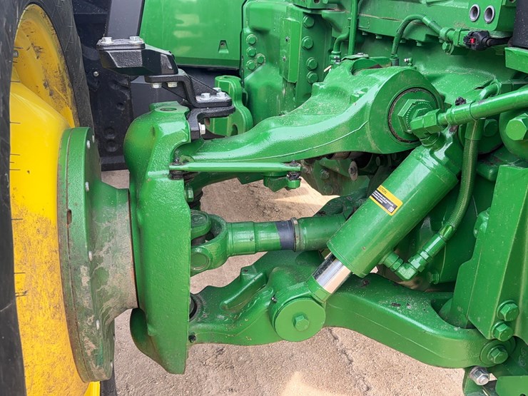 2022-john-deere-8r-370-image-11
