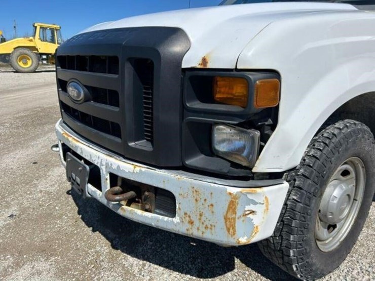 2010-ford-f250-xl-image-28