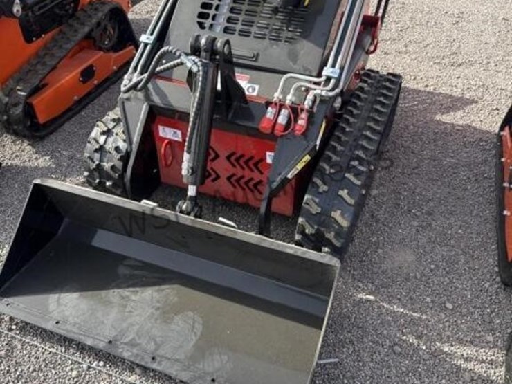 2026-sdl-380r-stand-up-skid-steer-image-5