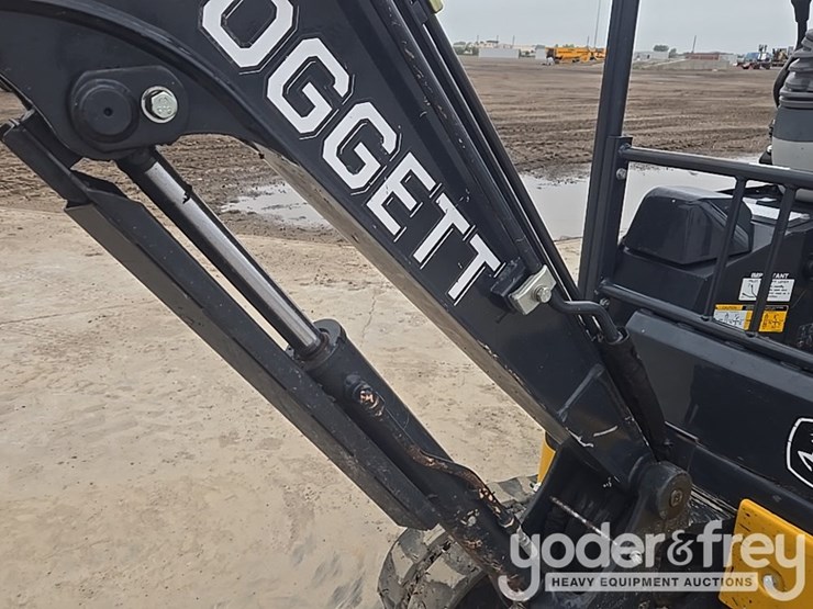 2022-deere-17g-image-31