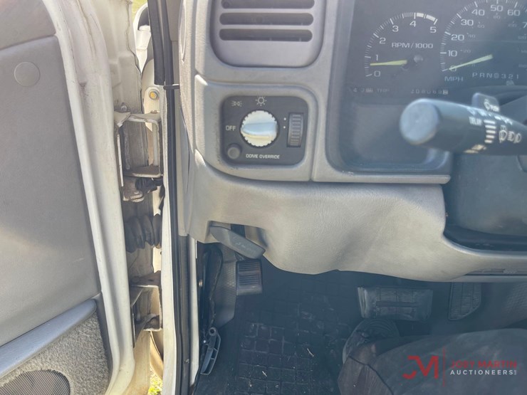 2001-chevrolet-3500-image-25