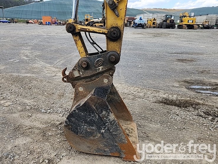 2016-kobelco-sk85cs-3e-image-28