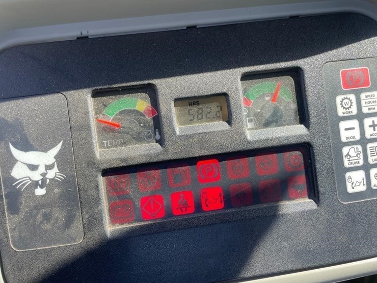 2014-bobcat-toolcat-5600-image-13