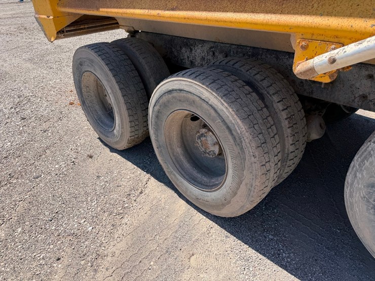 1995-mack-cl713-image-25