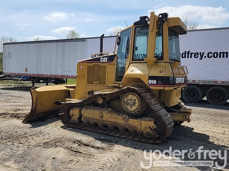 2006-caterpillar-d5n-xl-image-3