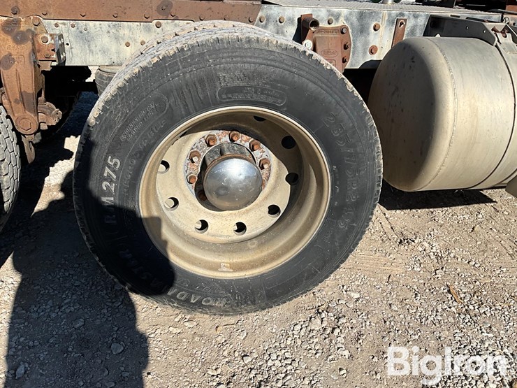 1976-peterbilt-359-image-17