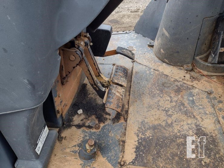 2010-deere-310j-image-12