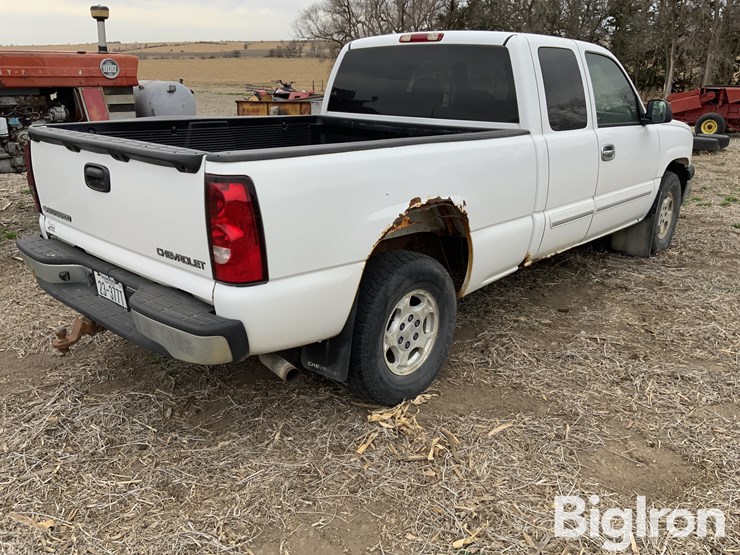 2004-chevrolet-silverado-1500-image-5