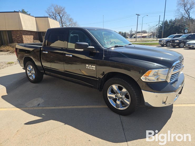 2017-ram-1500-big-horn-image-3