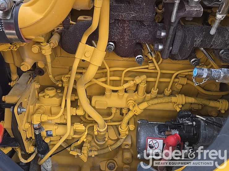 2021-deere-410l-image-49