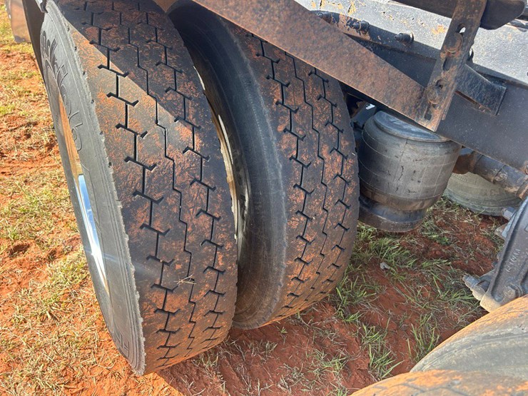 2012-peterbilt-386-image-12