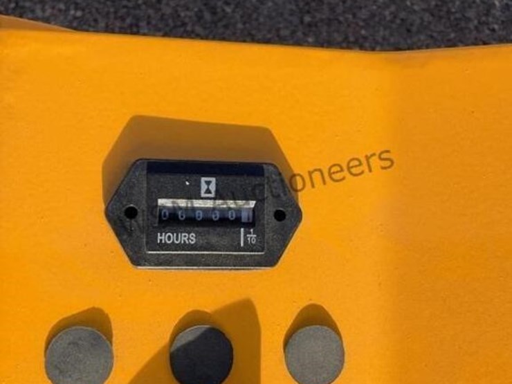 2026-miva-15-mini-excavator-image-10