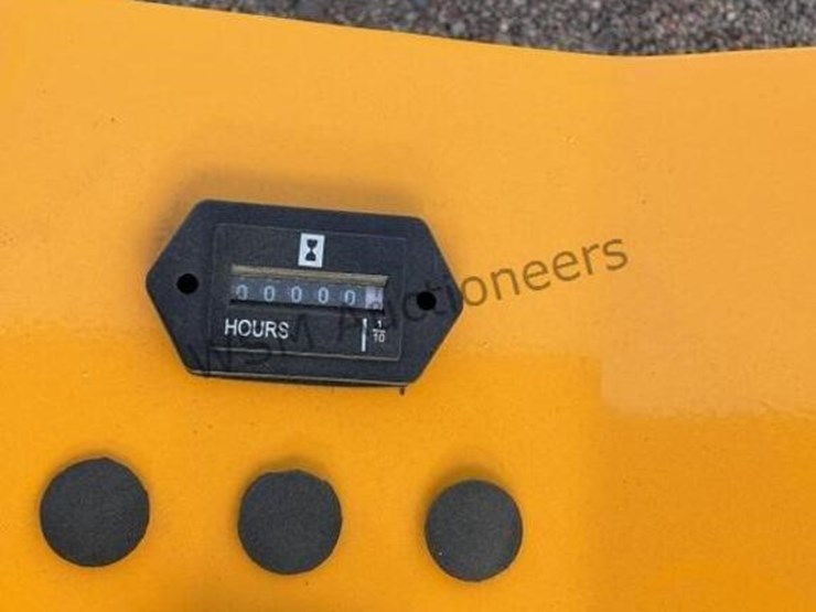 2026-miva-15-mini-excavator-image-10