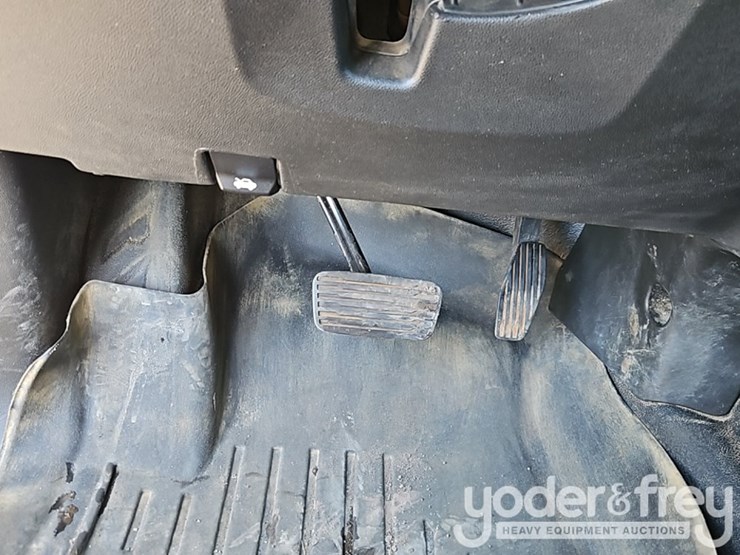 2022-chevrolet-2500hd-image-28