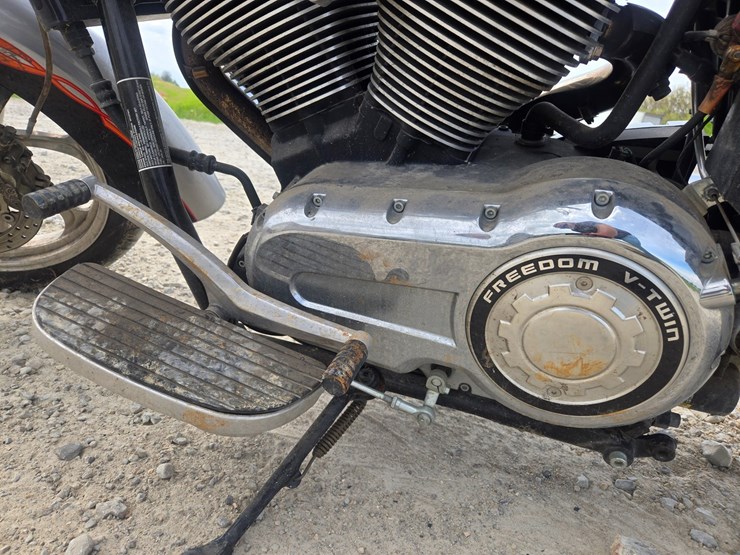 #23348-•-2006-victory-kingpin-motorcycle-image-21