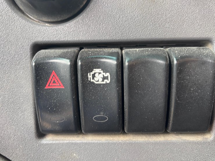 2015-peterbilt-579-image-13