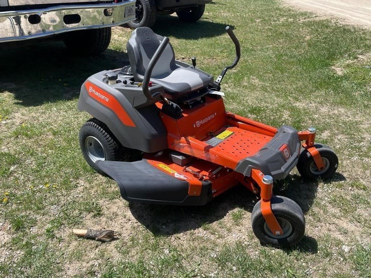 husqvarna-z242f-zero-turn-mower-image-1
