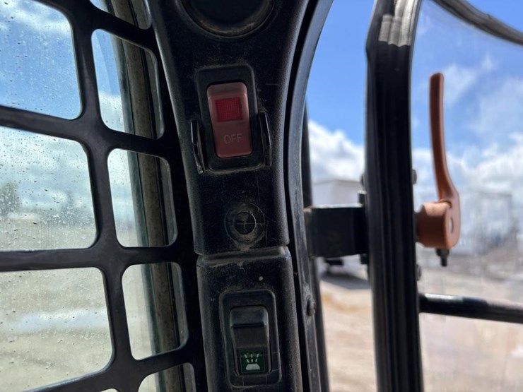 2016-bobcat-t650-image-27