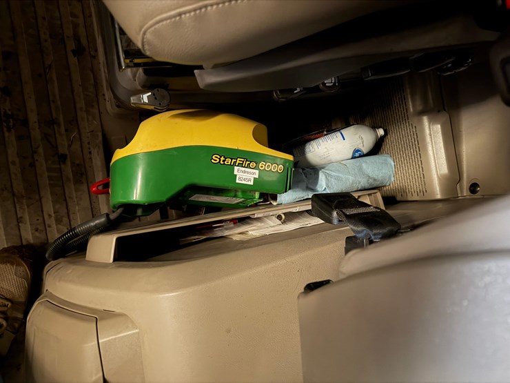 2022-john-deere-9rt-570-image-31