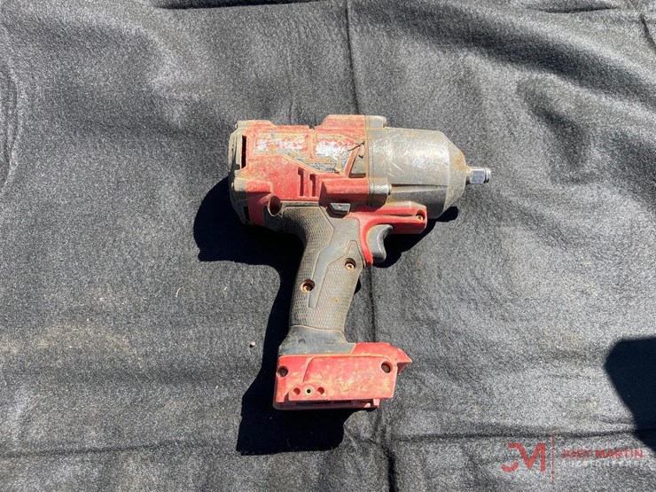 milwaukee-fuel-m18-cordless-3/8"-drive-impact-image-2