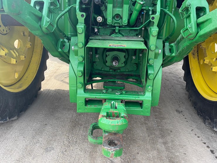 2022-john-deere-8r-370-image-16