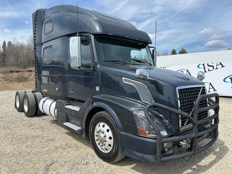 2009-volvo-10-image-7