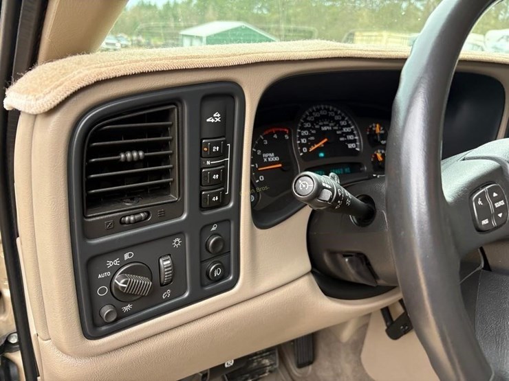 2004-gmc-sierra-2500-image-24