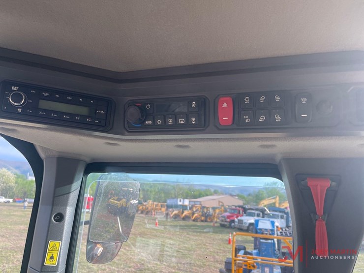 2026-caterpillar-926-image-25