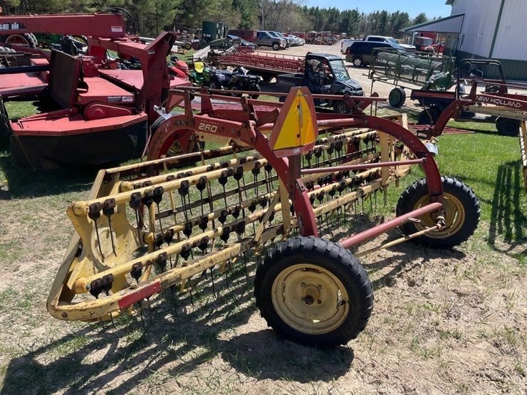 new-holland-258-image-4