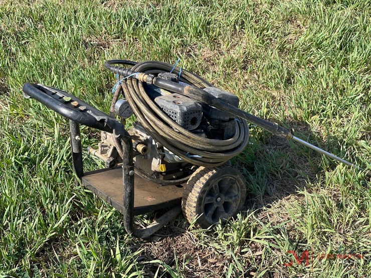 northstar-gas-powered-pressure-washer-with-hose-image-3