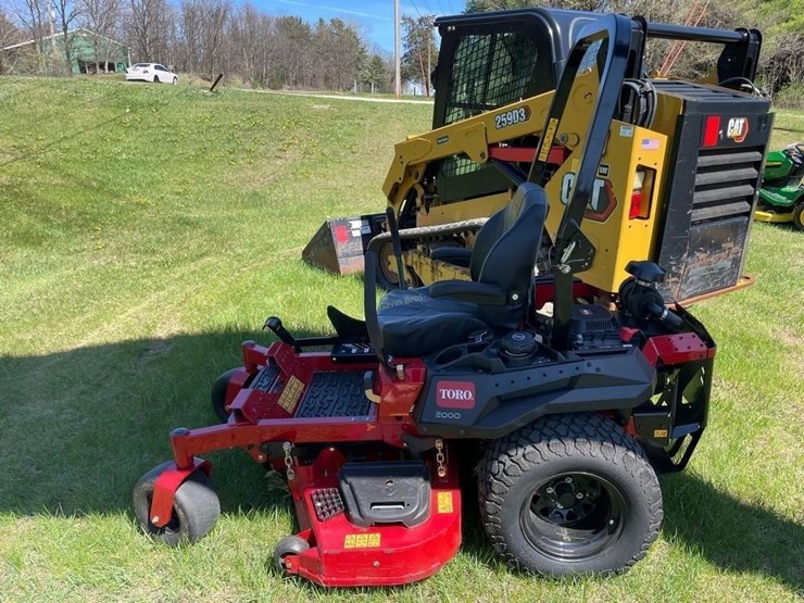 toro-z-master-2000-zero-turn-mower-image-4