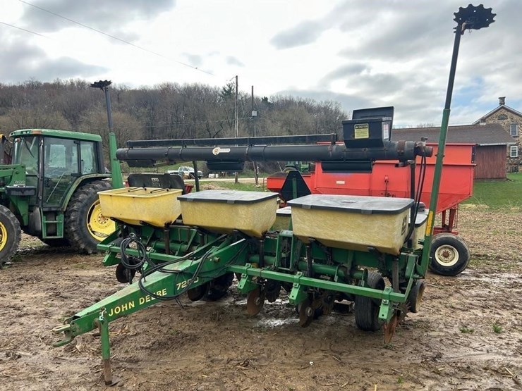 john-deere-7200-image-1