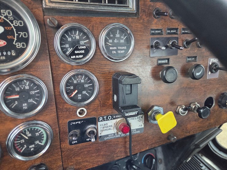 1995-peterbilt-357-image-83
